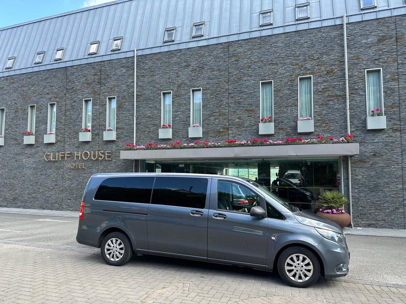 A Mercedes V-Class seven-seater outside the Cliff House Hotel