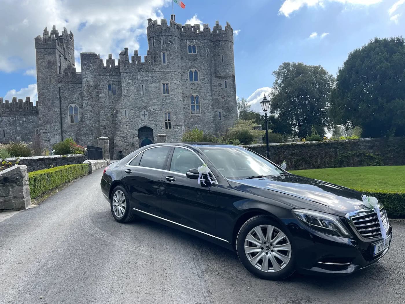 A Mercedes S-Class on the drive at Kilkea Castle